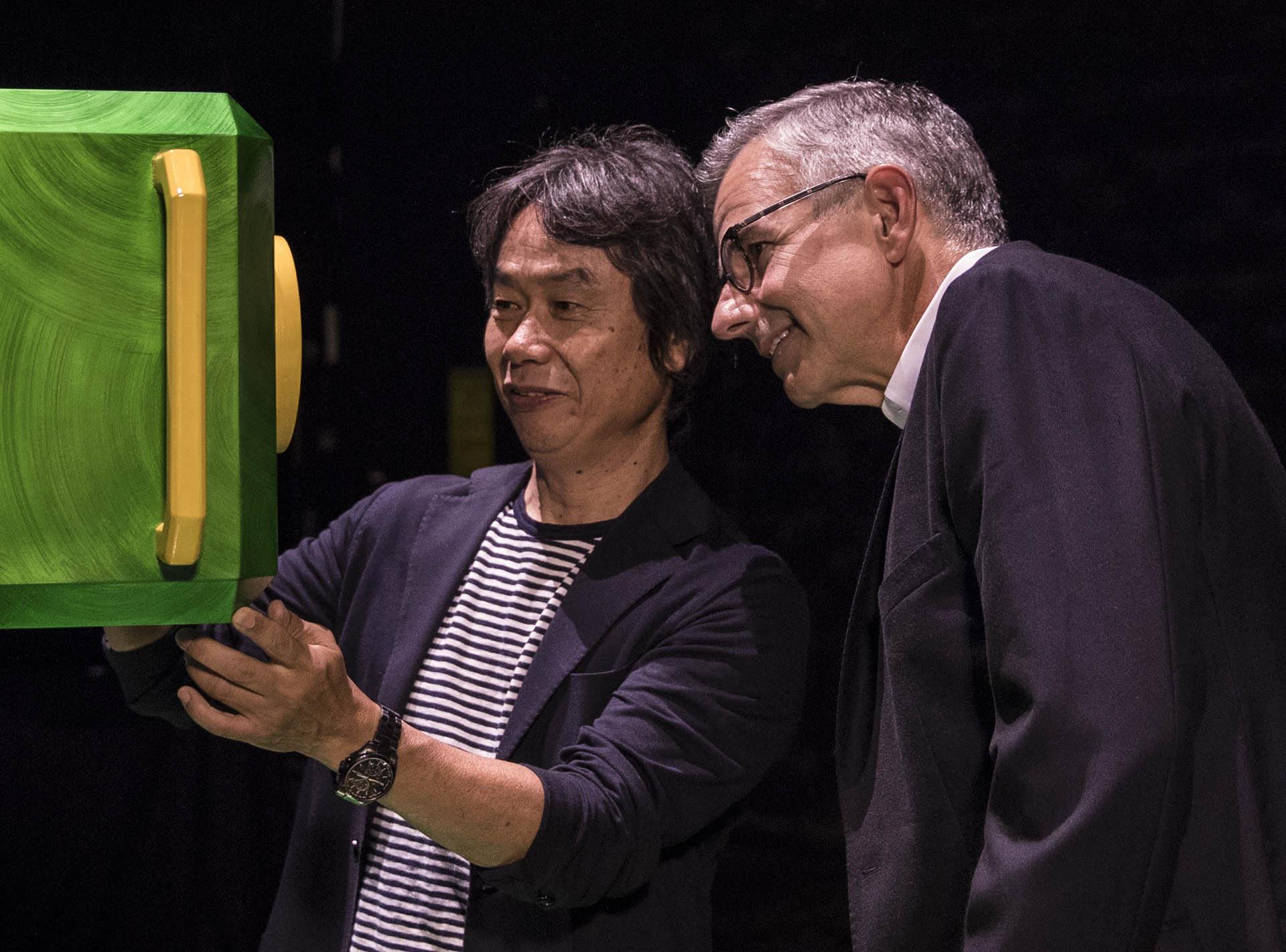 Shigeru Miyamoto, Director and Creative Fellow of Nintendo, discusses attraction features with Mark Woodbury, President of Universal Creative. © 2016 Universal Studios. All Rights Reserved.