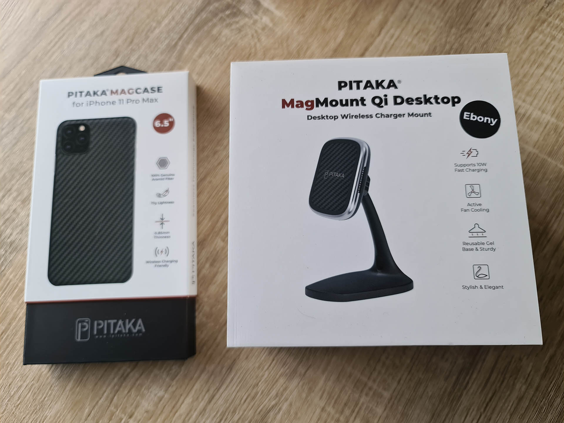 Pitaka Mag Case and Qi Desktop Mag Charger