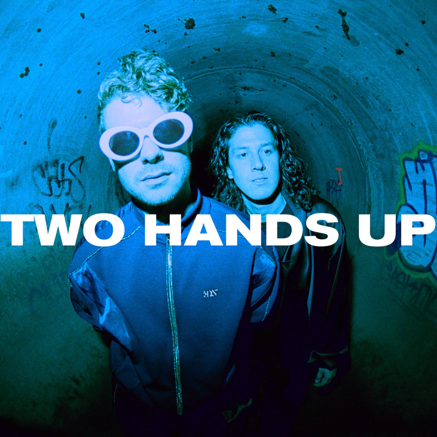 DUAL - Two Hands Up