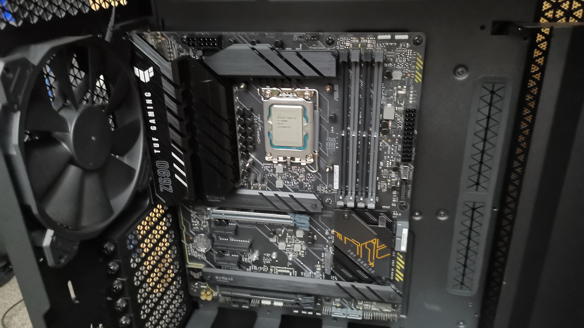 ASUS TUF Gaming Z690-PLUS WIFI D4 Motherboard Review - STG