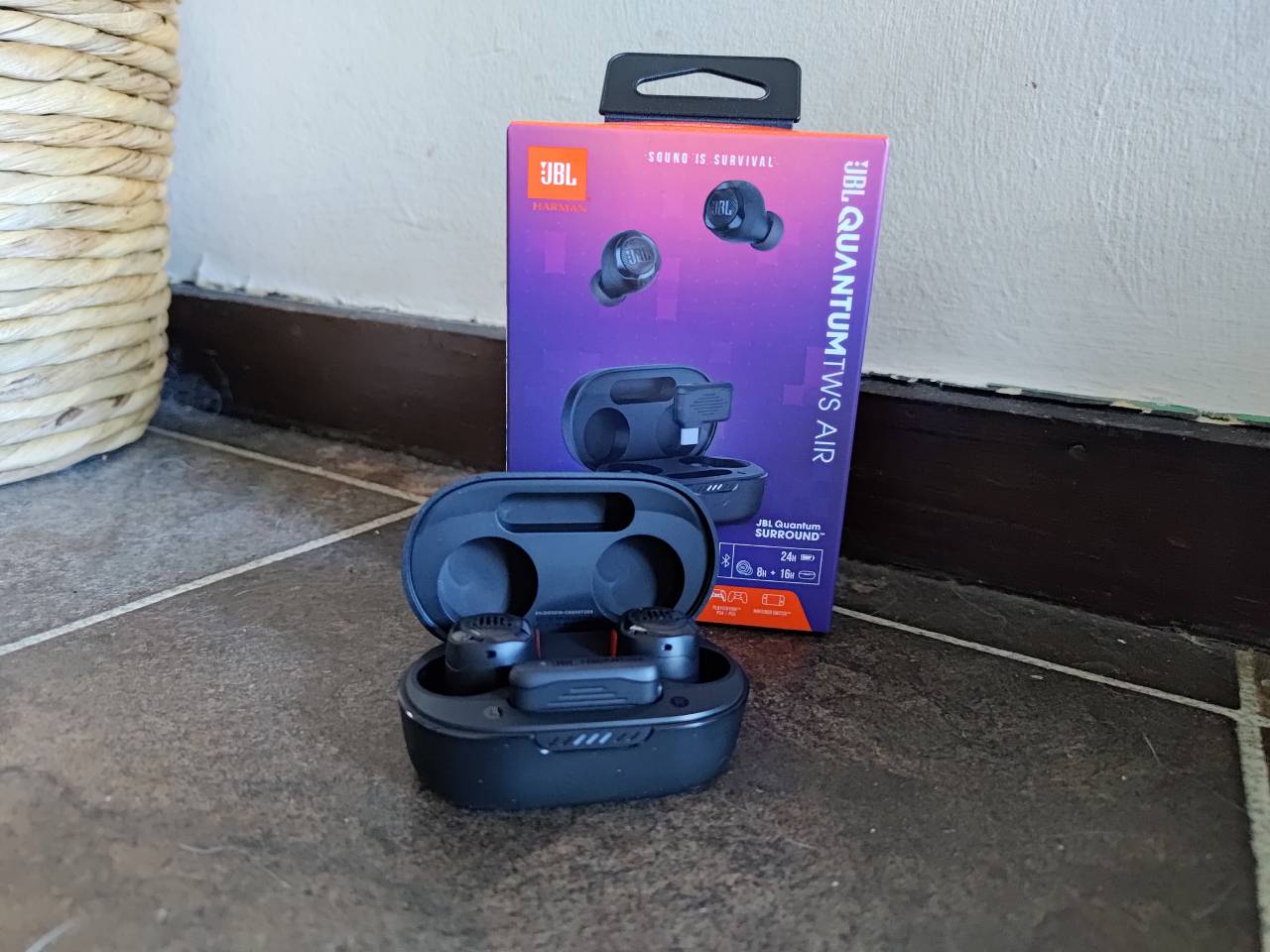 JBL Quantum TWS Air Earbuds Review - STG Play