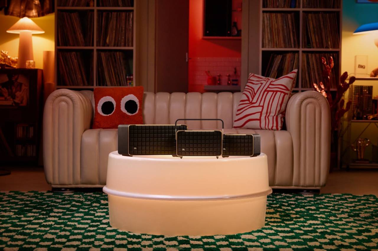 JBL Bluetooth Speakers and Spinner Turntable