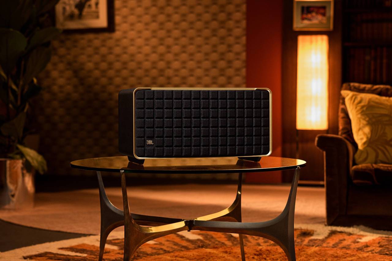 JBL Bluetooth Speakers and Spinner Turntable