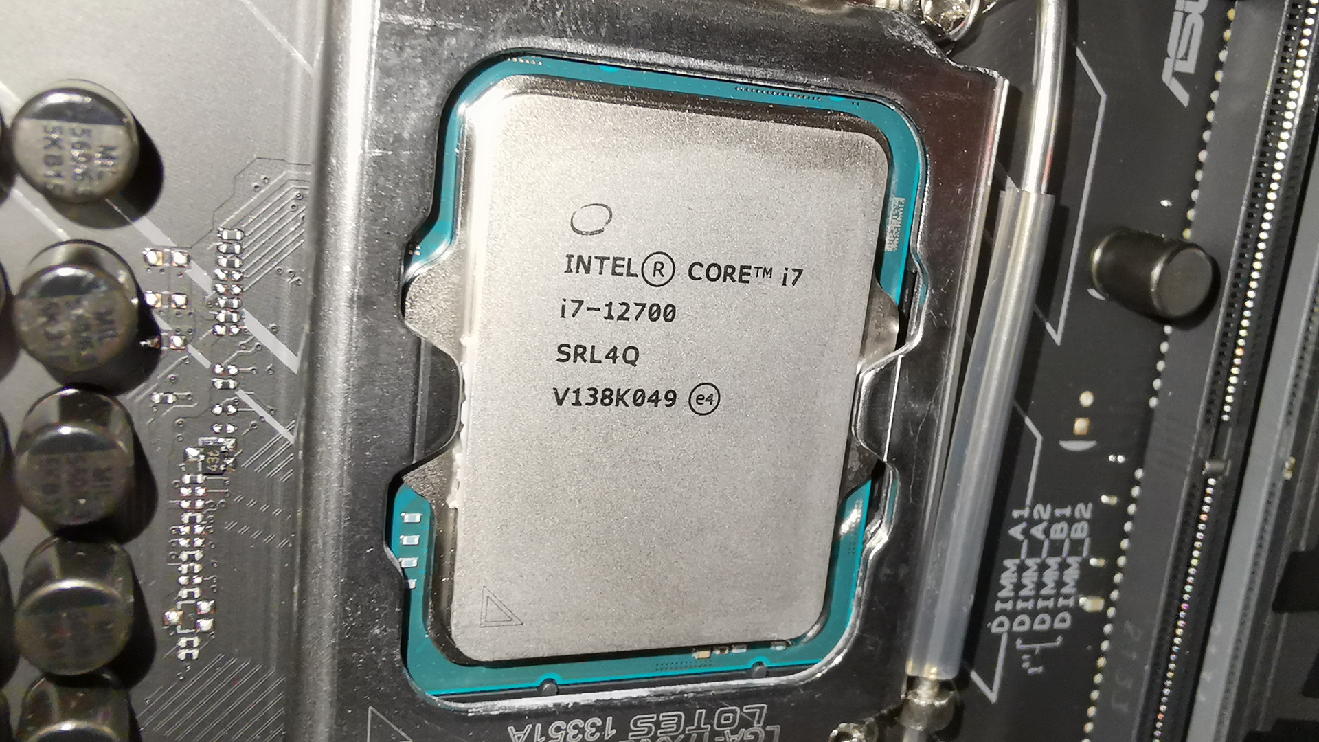 Intel Core i7 12700. Процессор Intel Core i7-12700. Intel процессор i5-7600 из Китая. I7 12700kf фото обратной стороны.