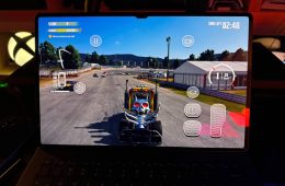 Gaming on a Samsung Galaxy Tab S9 Ultra