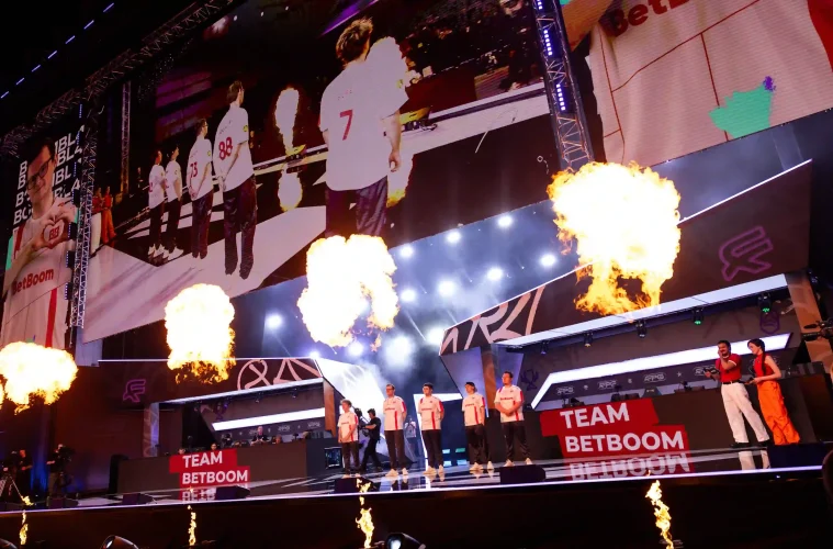 CS2 crowd cheating controversy